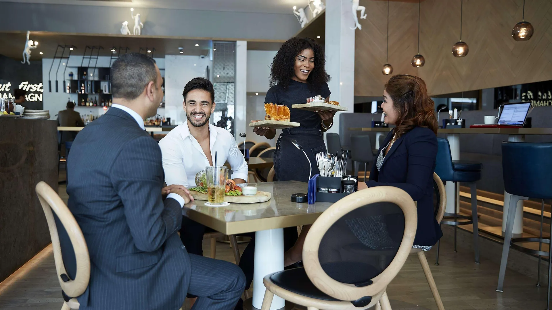 Media One Hotel Dubai 4*,