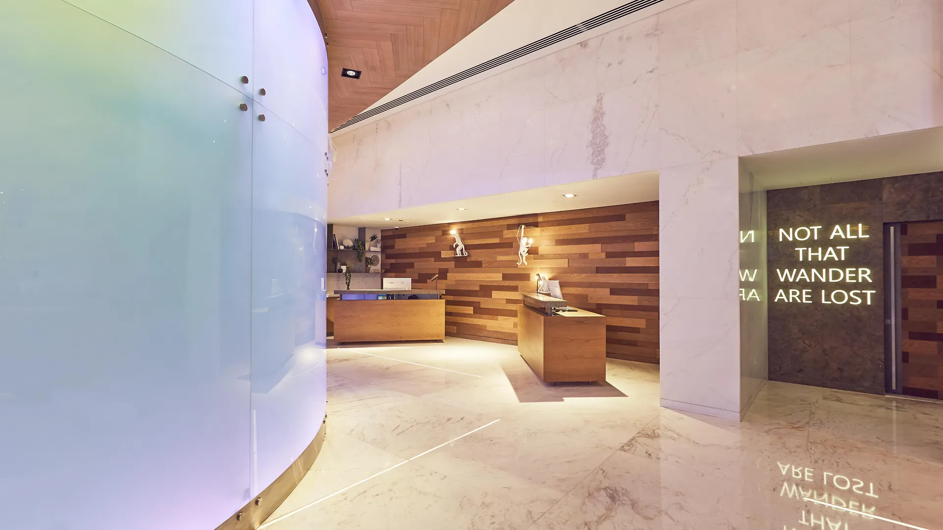 Media One Hotel Dubai 4*,