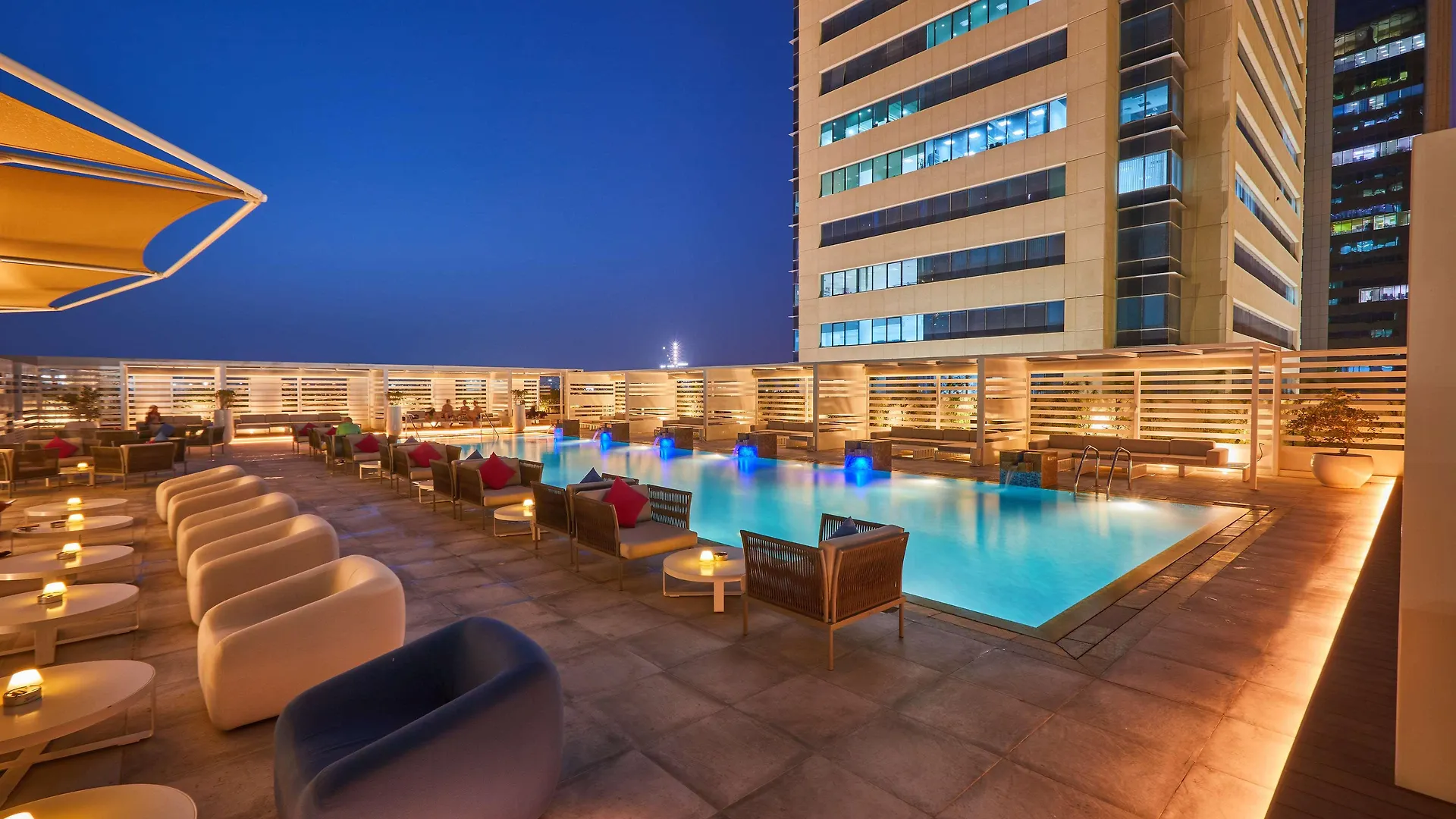 Media One Hotel Dubaj 4*,